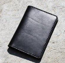 Funda o Cartera Hecha a Mano para Pasaporte SINGRAPHUS Horween Cuero Negro sobre Negro Chromexcel