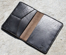 Funda o Cartera Hecha a Mano para Pasaporte SINGRAPHUS Horween Cuero Negro sobre Negro Chromexcel