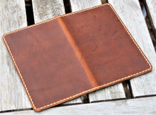Funda hecha a mano para billetera de tarjeta de notas de campo SCRIBO Pura Sangre de cuero Sunset Oil Tan Cream