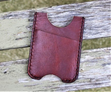 Cartera minimalista de cuero hecha a mano MINUS Wickett and Craig Burgundy Harness Money Clip