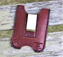 Cartera minimalista de cuero hecha a mano MINUS Wickett and Craig Burgundy Harness Money Clip