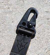 Llavero de cuero hecho a mano con clip para llaves FUNIS FOB Negro Chromexcel